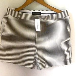 WOMENS NWT BANANA REPUBLIC SHORTS